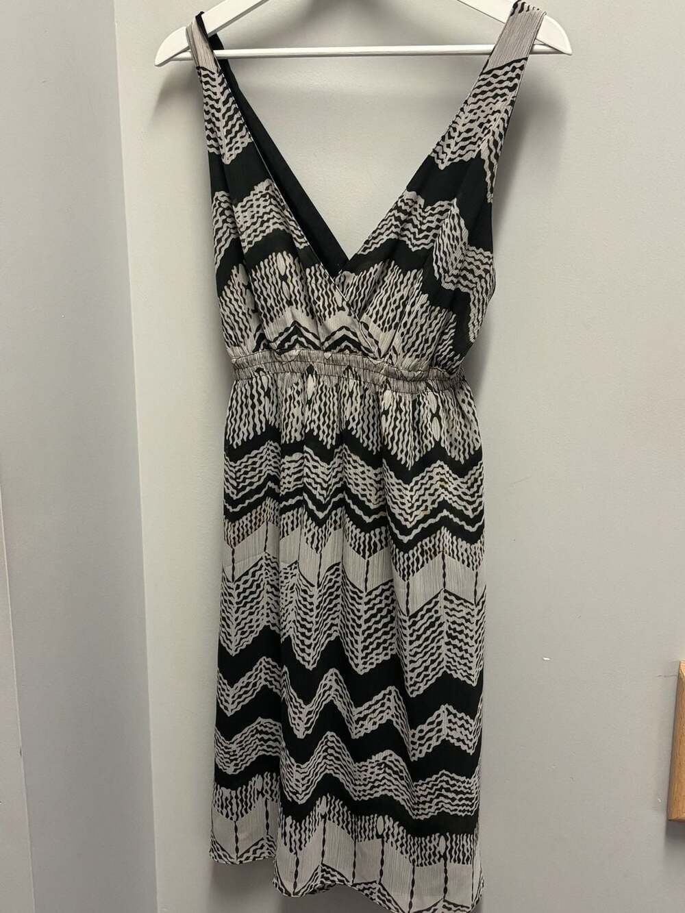 DKNYC Black and White Chevron Print Sleeveless Maxi Dress
